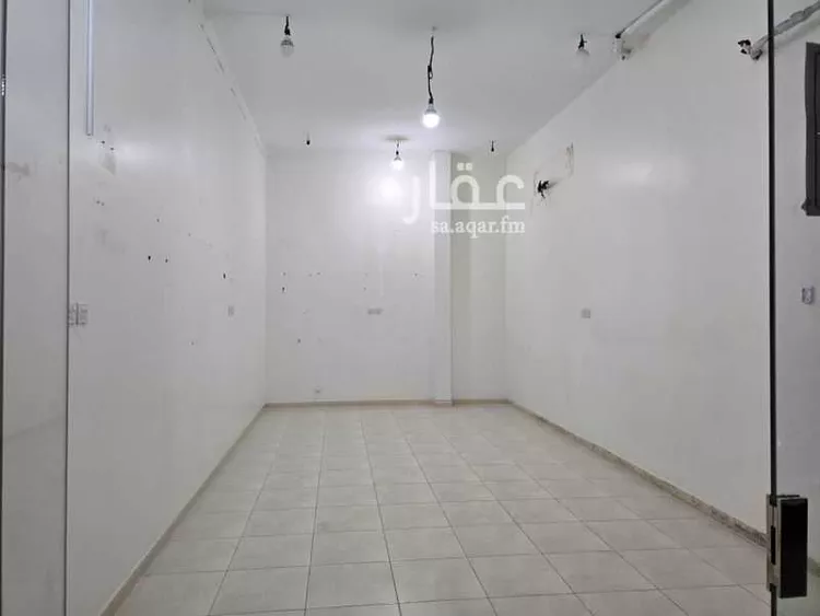 Shop for Rent in Medina King Fahd صورة 3