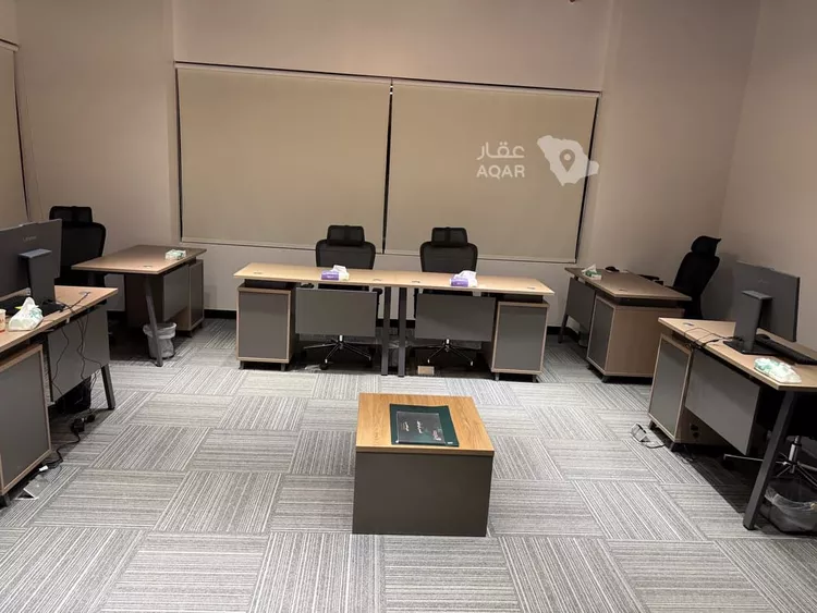 مكتب تجاري للإيجار في شارع الامير حمود بن عبدالعزيز, حي مدينة العمال, مدينة الخبر, المنطقة الشرقية