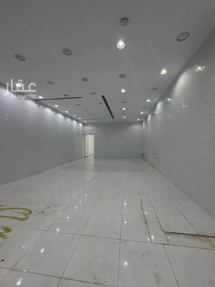 محل للإيجار في شارع طريق الامام عبدالله بن سعود بن عبدالعزيز , حي إشبيلية, مدينة الرياض, منطقة الرياض صورة 3