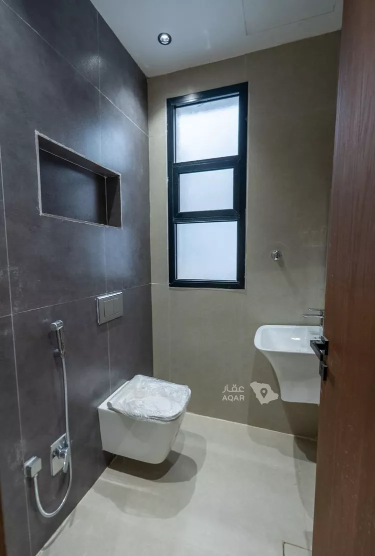 Floor for Sale in Riyadh Okaz 11