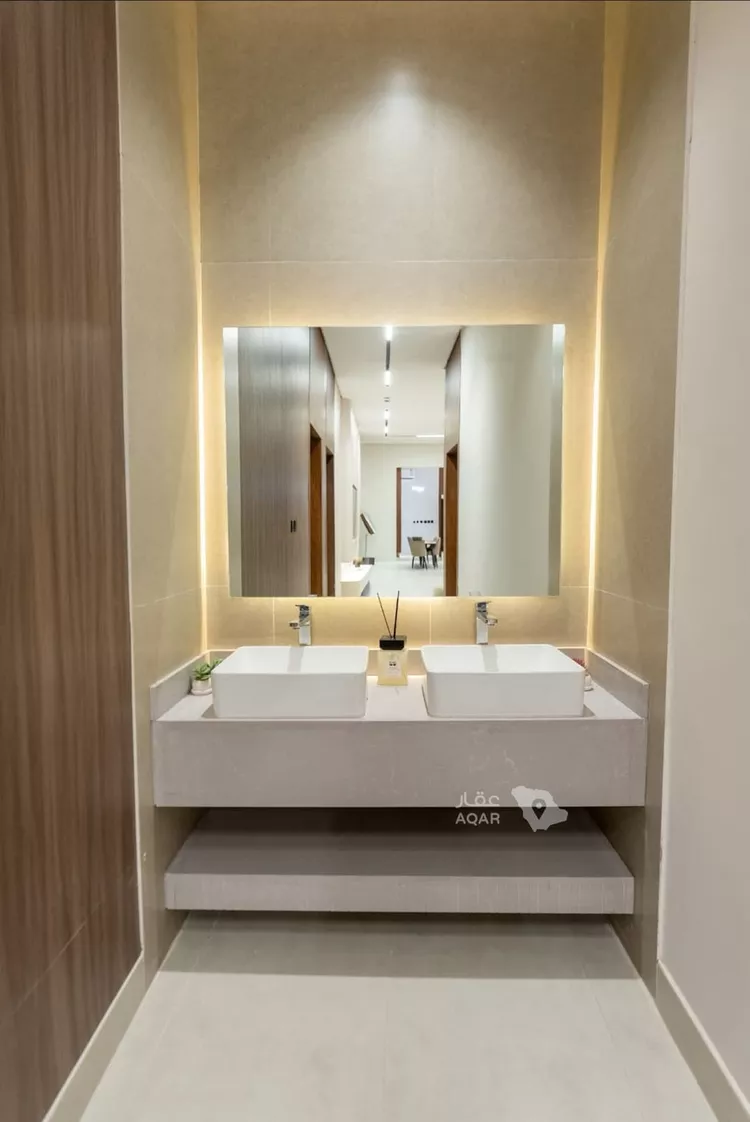 Floor for Sale in Riyadh Okaz 7