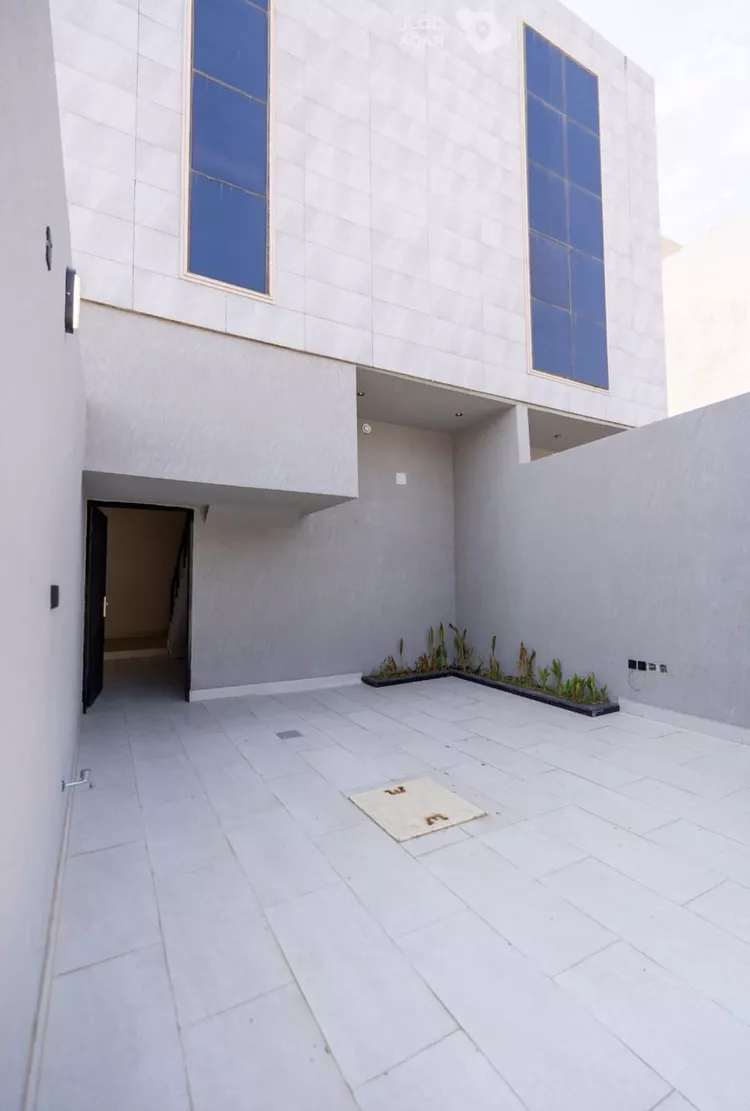 Floor for Sale in Riyadh Okaz 10