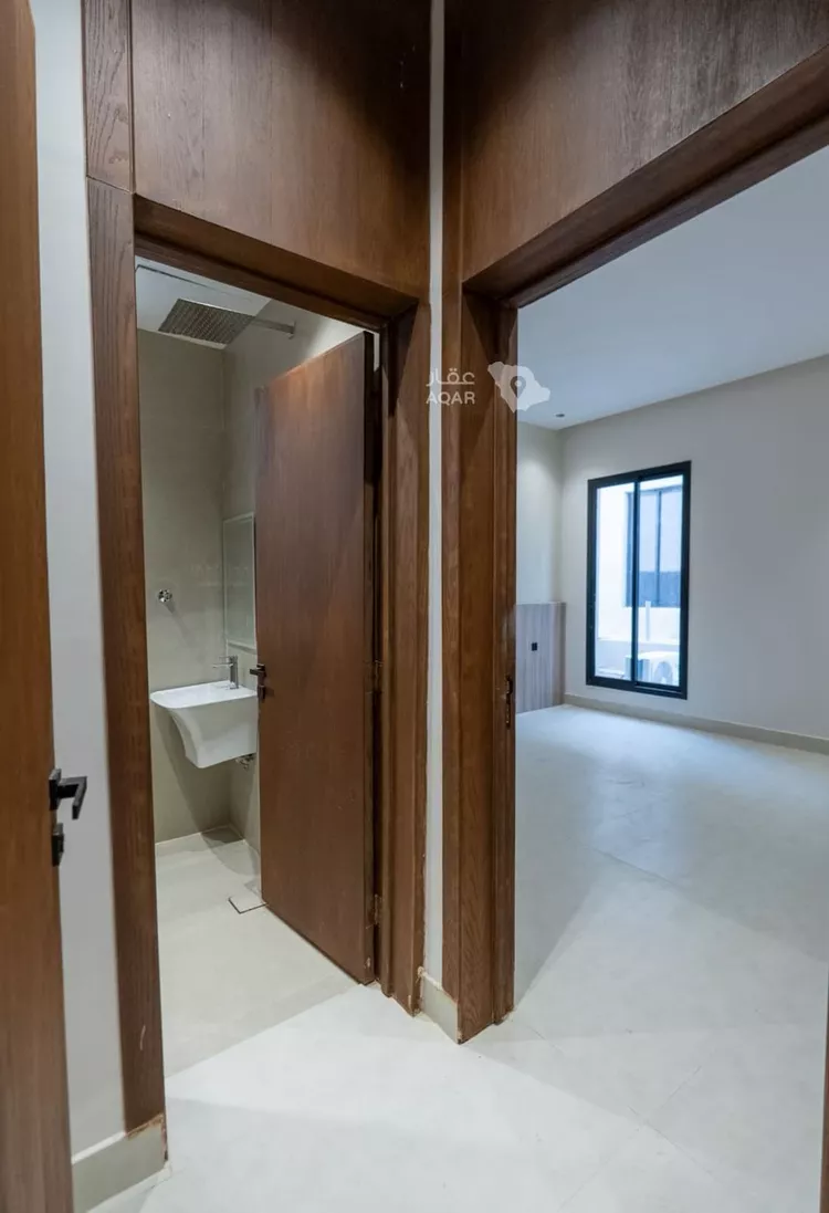 Floor for Sale in Riyadh Okaz 8
