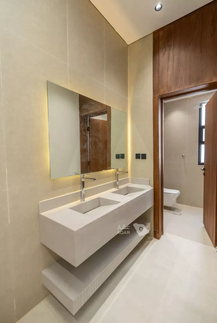 Floor for Sale in Riyadh Okaz 13