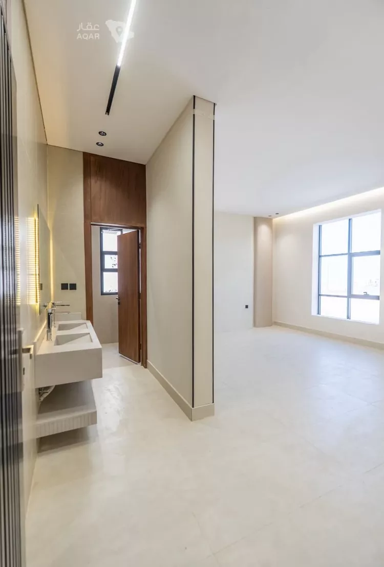 Floor for Sale in Riyadh Okaz 7