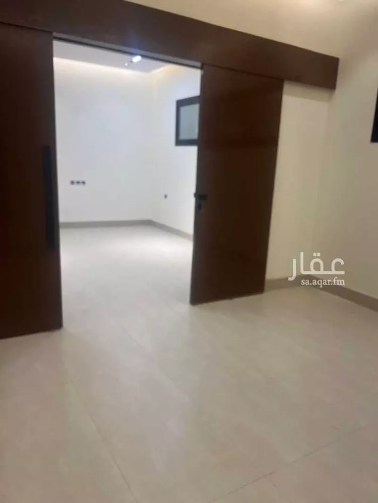 فيلا للبيع في شارع يعقوب بن أبي الفضل, حي عكاظ, مدينة الرياض, منطقة الرياض صورة 2