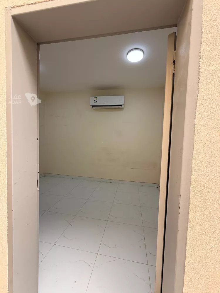 Building for Rent in Riyadh New Industrial Area صورة 2