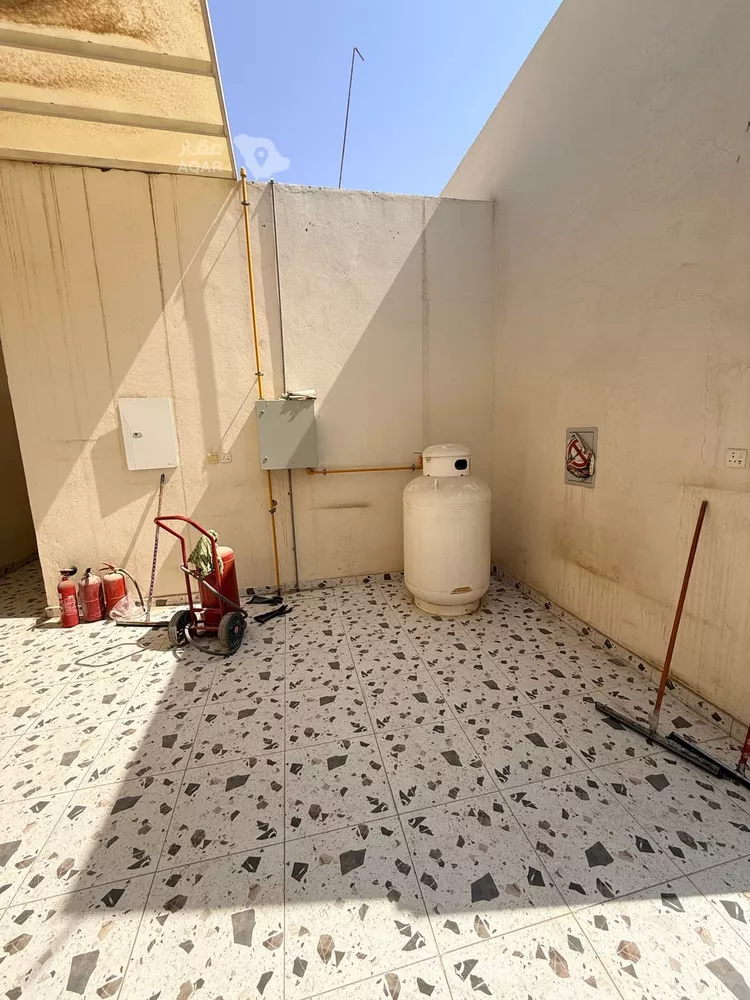 Building for Rent in Riyadh New Industrial Area صورة 4