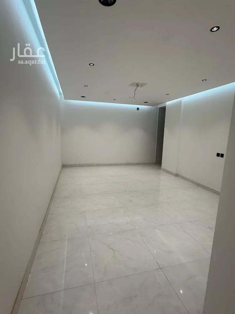 فيلا للبيع في شارع جنادة بن مالك, حي العوالي, مدينة الرياض, منطقة الرياض صورة 2