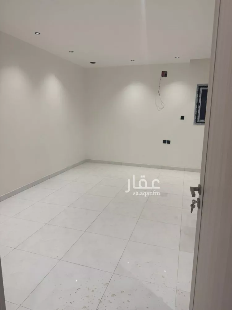 فيلا للبيع في شارع جنادة بن مالك, حي العوالي, مدينة الرياض, منطقة الرياض صورة 4