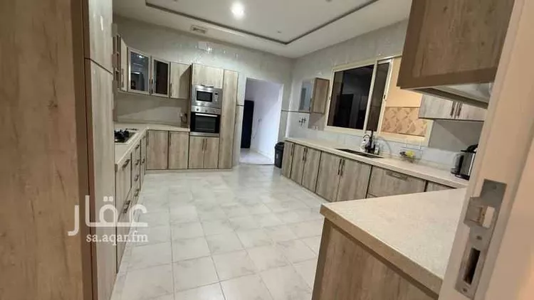 فيلا للبيع في شارع السعادة, حي النزهة, مدينة رياض الخبراء, منطقة القصيم صورة 2