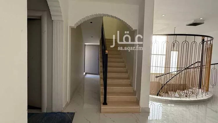 فيلا للبيع في شارع السعادة, حي النزهة, مدينة رياض الخبراء, منطقة القصيم