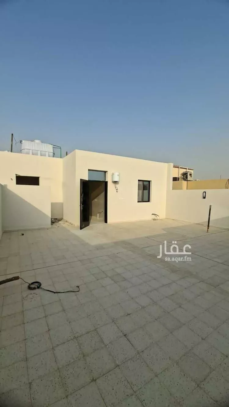 دور للبيع في شارع غالب المحاربي, حي العزيزية, مدينة الرياض, منطقة الرياض 9