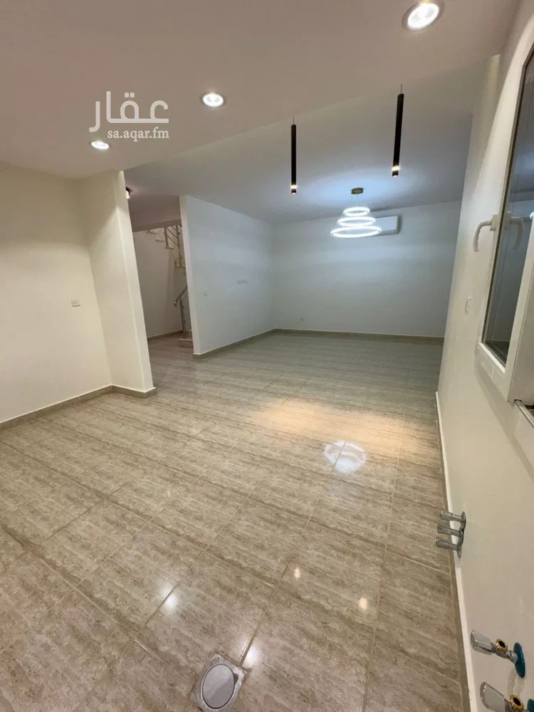 فيلا للإيجار في شارع عمر بن عبدالله قاضي, حي مطار الملك خالد الدولي, مدينة الرياض, منطقة الرياض صورة 3