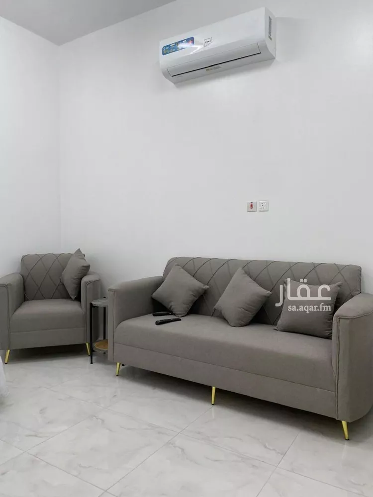 عمارة للإيجار في شارع كعب بن زهير, حي العزيزية, مدينة النعيريه, المنطقة الشرقية صورة 2