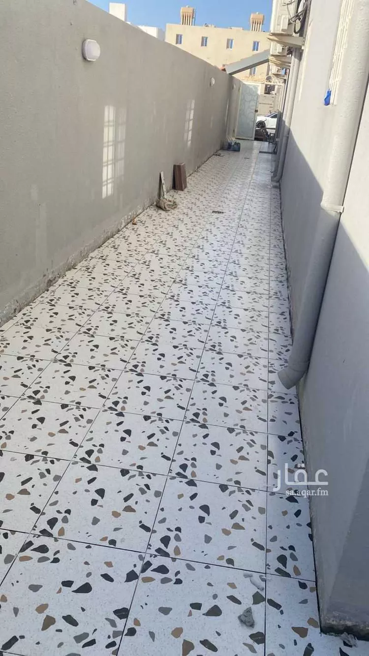 Floor for Sale in Safwa Abu Main
