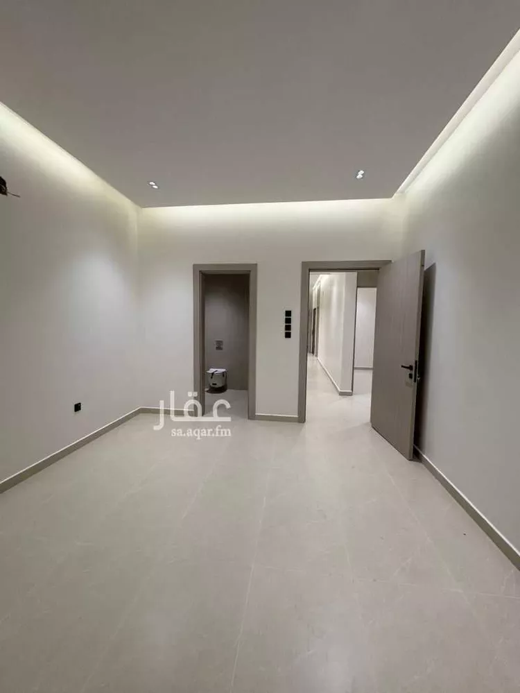 Floor for Sale in Riyadh Al Qadisiyah 9