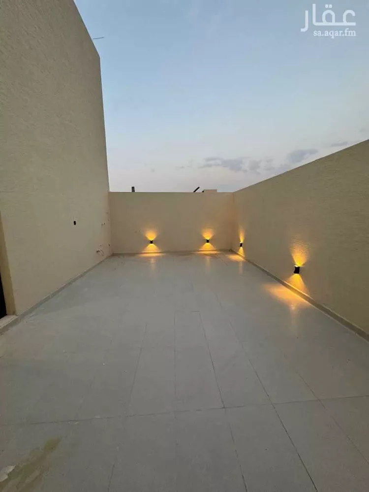 Floor for Sale in Riyadh Al Qadisiyah 8