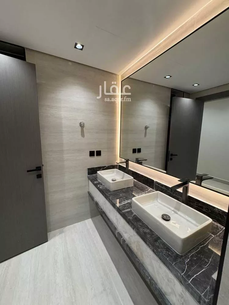دور للبيع في شارع ابراهيم الهلالي, حي المعيزيلة, مدينة الرياض, منطقة الرياض 8