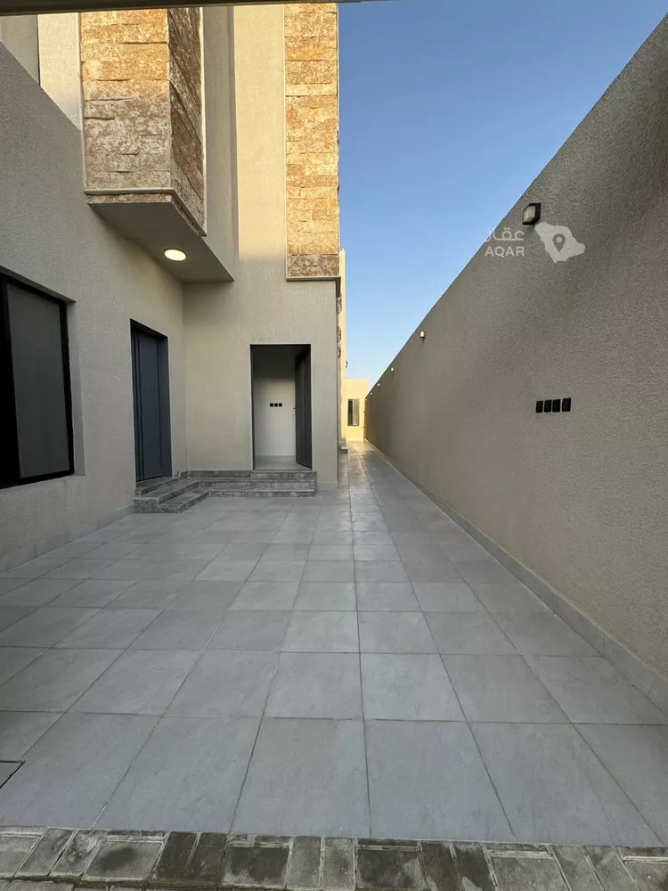 Floor for Sale in Riyadh Ash Sharq 5