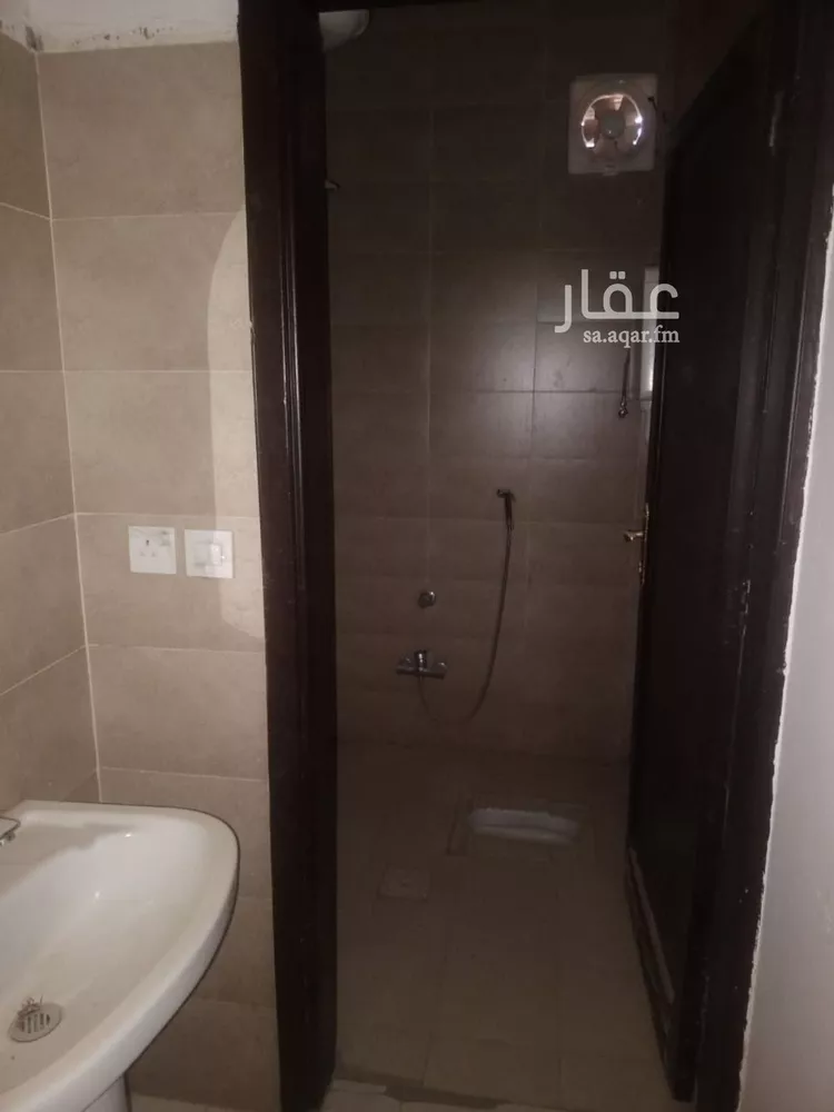 عمارة للإيجار في شارع مصدة, حي العريجاء الغربي, مدينة الرياض, منطقة الرياض صورة 5