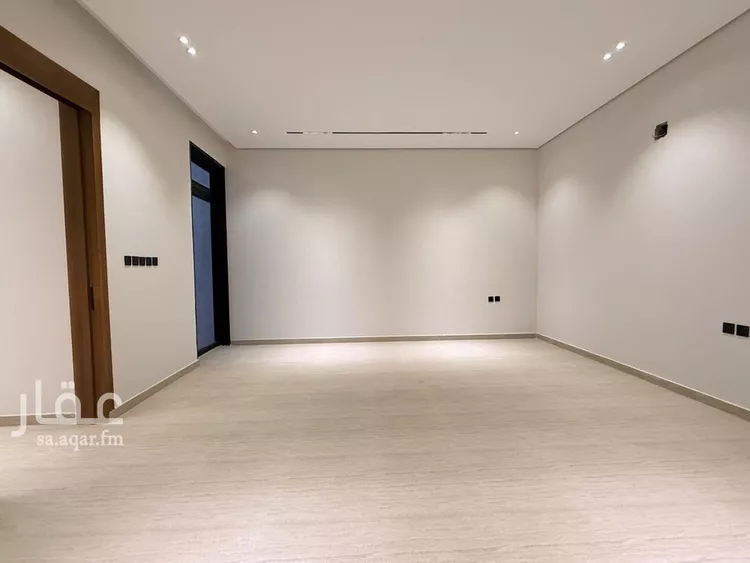 Floor for Sale in Riyadh Ar Rimal 9