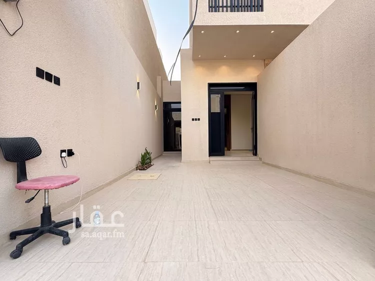 Floor for Sale in Riyadh Ar Rimal 8