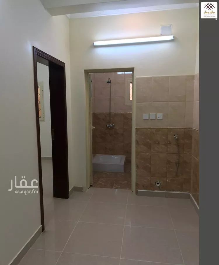 عمارة للإيجار في شارع طريق الامير سلطان بن عبدالعزيز, حي السويس 2, مدينة جازان, منطقة جازان صورة 2