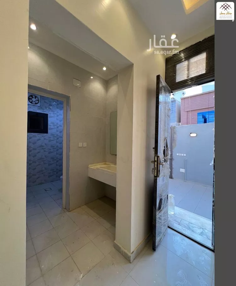 فيلا للبيع في شارع اهبان ابن عمرو ابن الاكوع, حي الروضة, مدينة جازان, منطقة جازان صورة 3