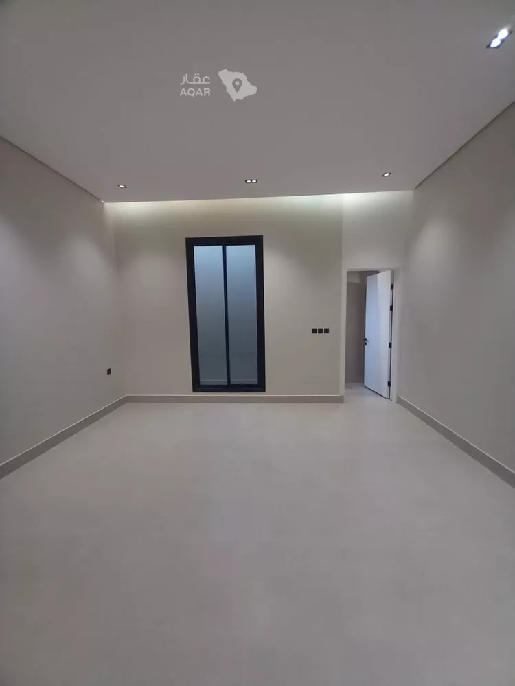 Floor for Sale in Al Muzahimiyah Ghirnatah 2
