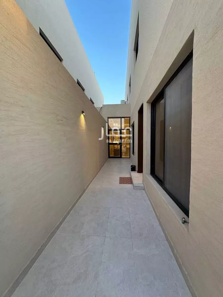 Floor for Sale in Riyadh Okaz 7