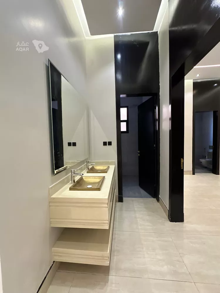 Floor for Sale in Riyadh Dirab 10