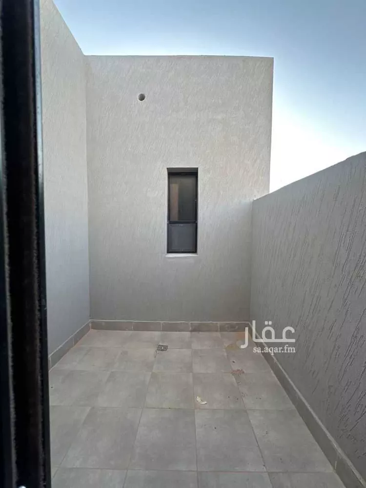 دور للبيع في شارع الصفار الذهبي, حي عكاظ, مدينة الرياض, منطقة الرياض 18