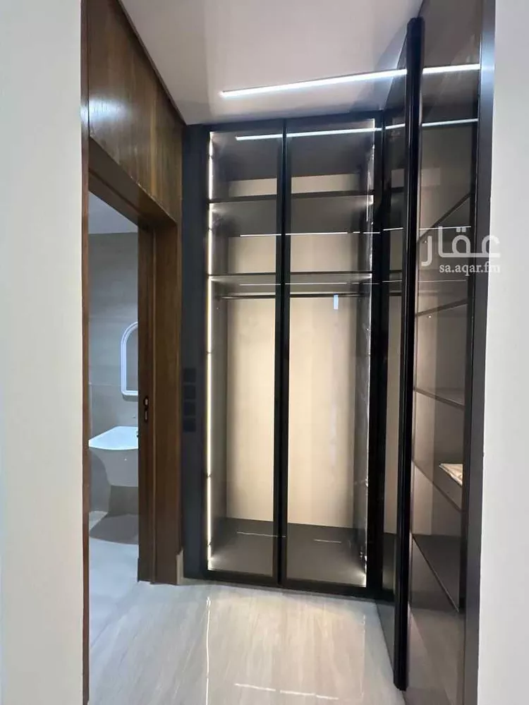 فيلا للبيع في شارع الصفار الذهبي, حي عكاظ, مدينة الرياض, منطقة الرياض 13