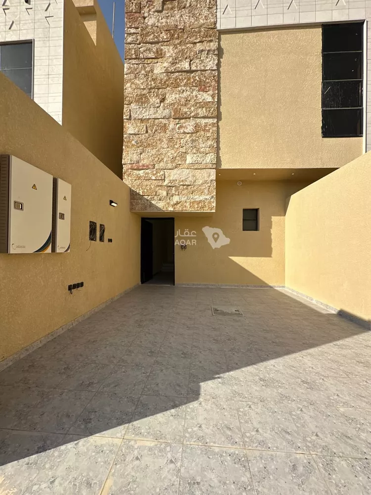 Floor for Sale in Riyadh Tuwaiq