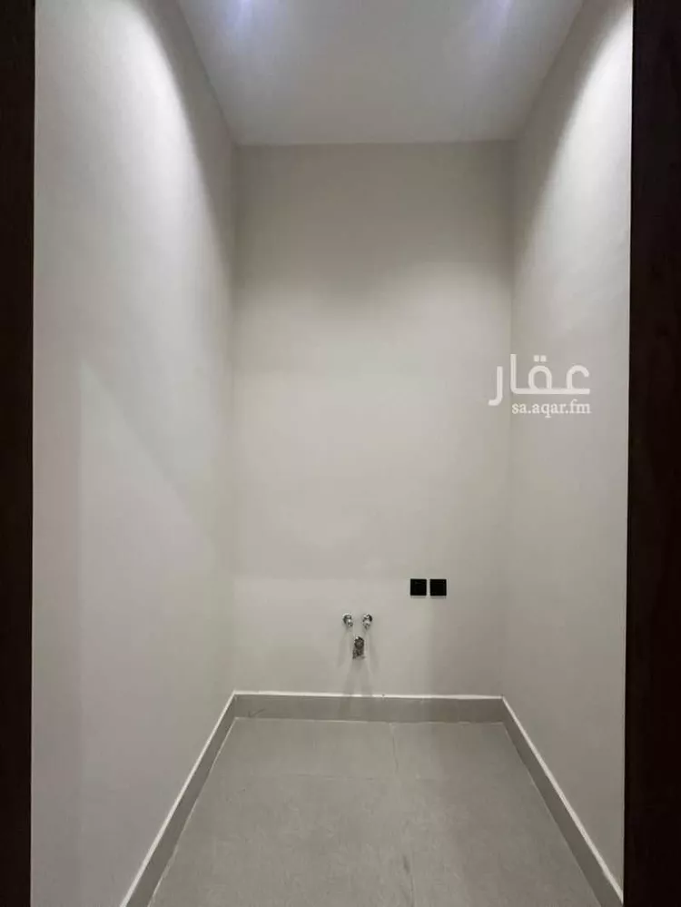 دور للبيع في شارع الصفار الذهبي, حي عكاظ, مدينة الرياض, منطقة الرياض 14