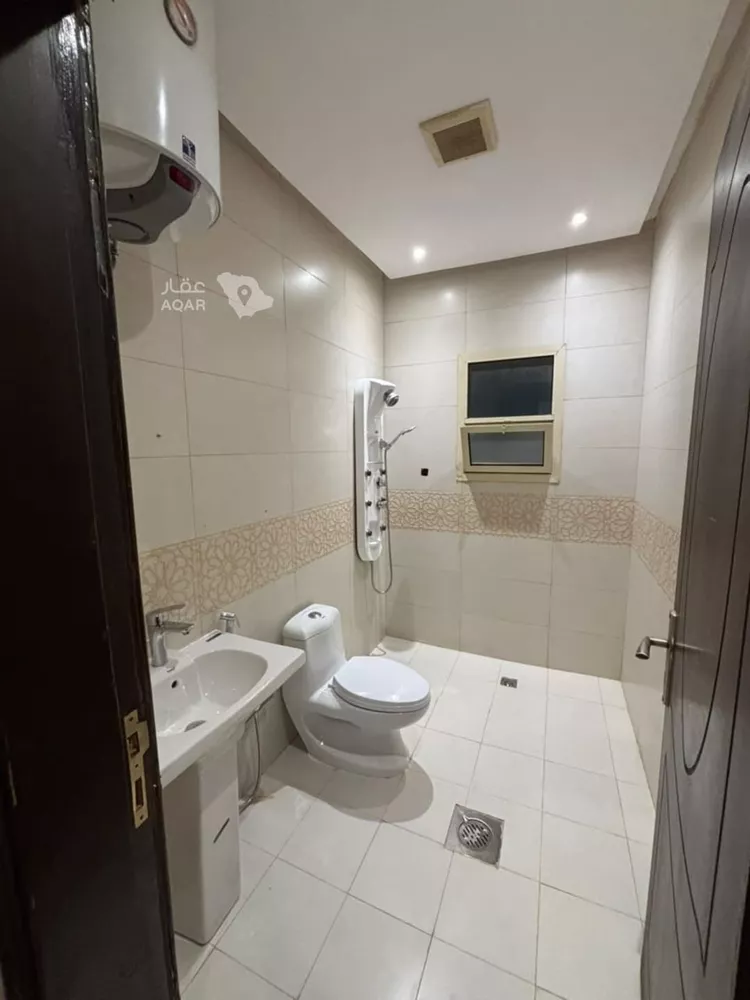 Floor for Rent in Riyadh Al Arid 16