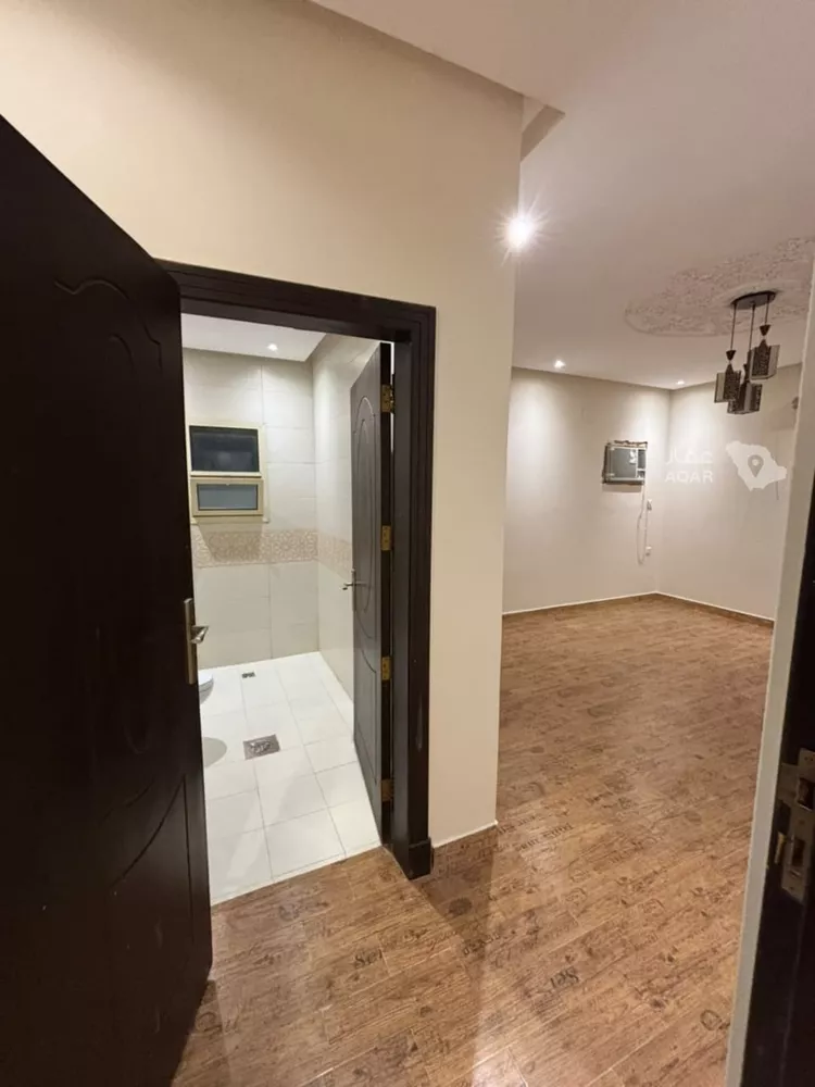 Floor for Rent in Riyadh Al Arid 7
