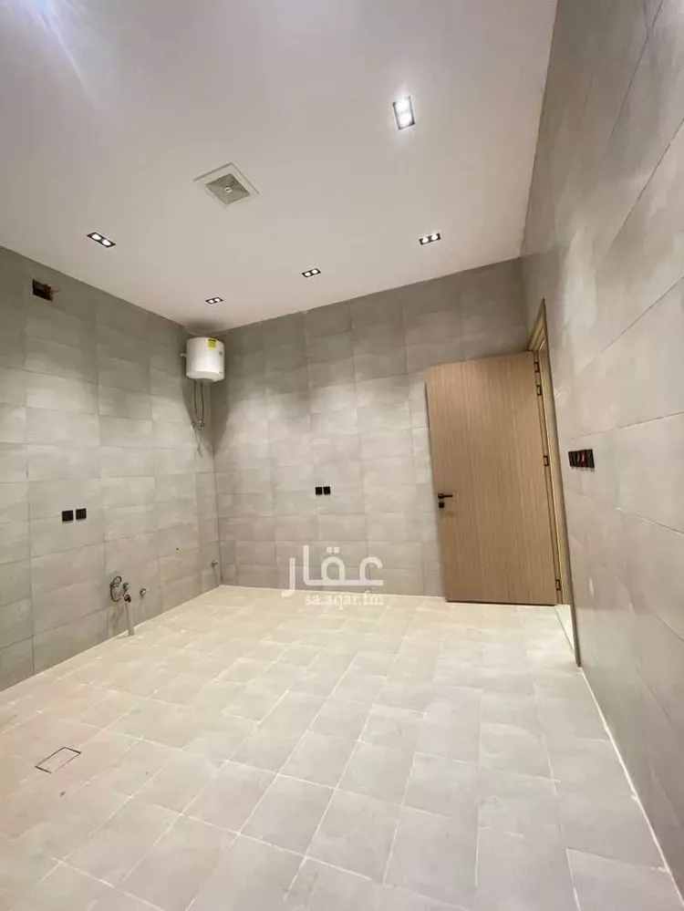 Floor for Sale in Riyadh Al Janadriyah 17