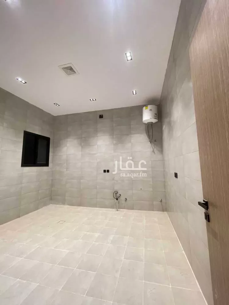 Floor for Sale in Riyadh Al Janadriyah 13