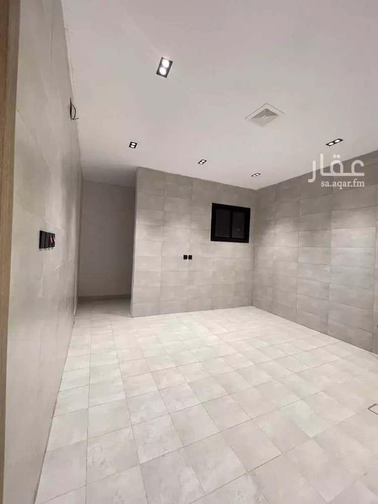 Floor for Sale in Riyadh Al Janadriyah 11