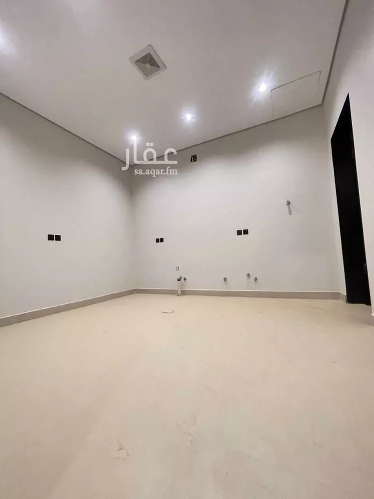 Floor for Sale in Riyadh Al Janadriyah 30