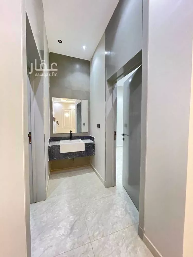 دور للبيع في شارع https://maps.google.com/?q=24.508867,46.643784, حي عكاظ, مدينة الرياض, منطقة الرياض 25