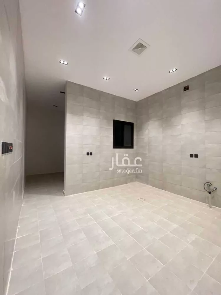 Floor for Sale in Riyadh Al Janadriyah 15