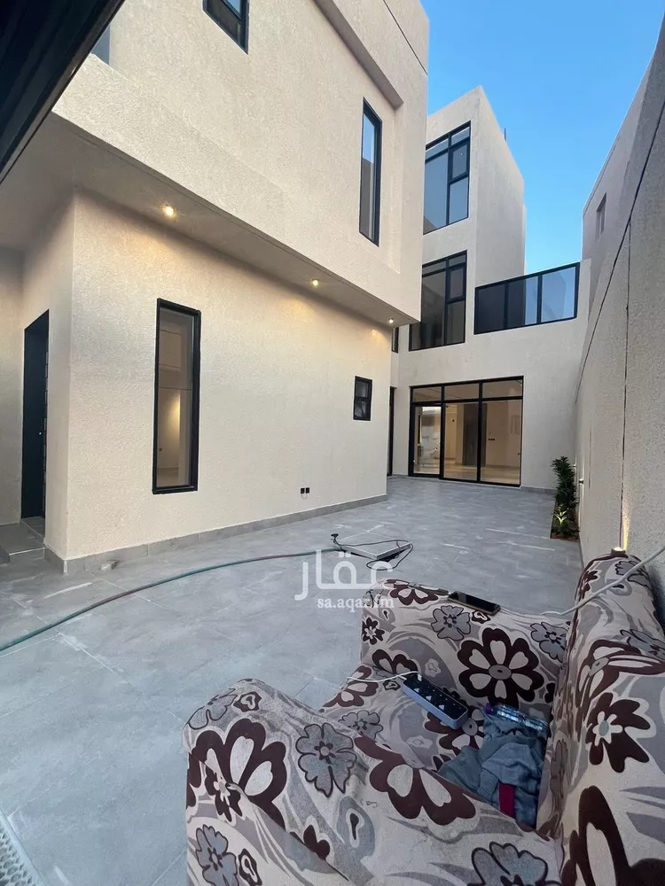 فيلا للبيع في شارع قطب الدين بن السلطان, حي المهدية, مدينة الرياض, منطقة الرياض صورة 2