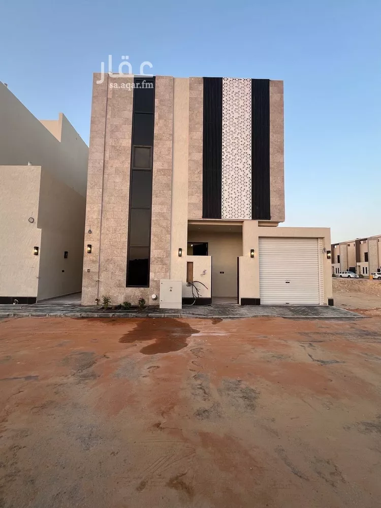 فيلا للبيع في شارع عبداللطيف بن المبارك, حي المهدية, مدينة الرياض, منطقة الرياض صورة 2