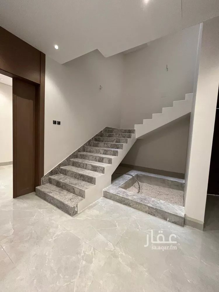 فيلا للبيع في شارع عبدالملك الألبيري, حي المهدية, مدينة الرياض, منطقة الرياض صورة 5