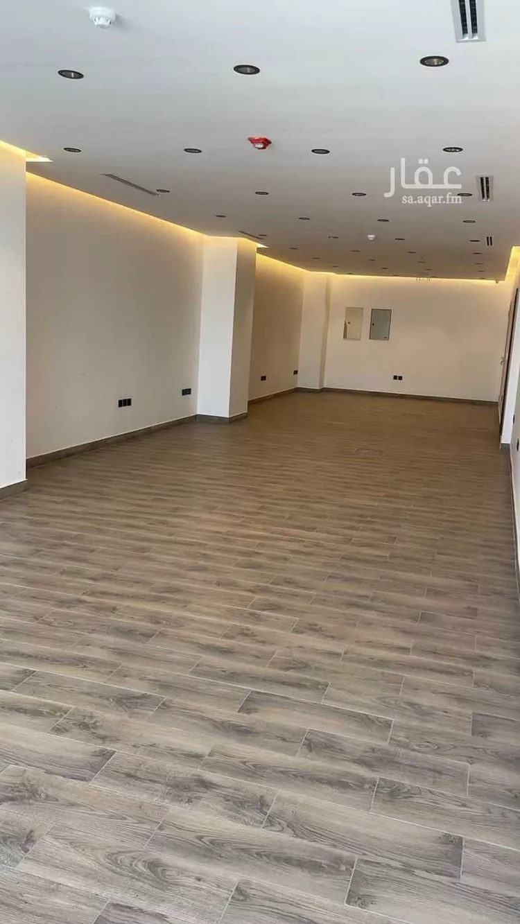 مكتب تجاري للإيجار في شارع ابي بكر الصديق, حي المروج, مدينة تبوك, منطقة تبوك صورة 4