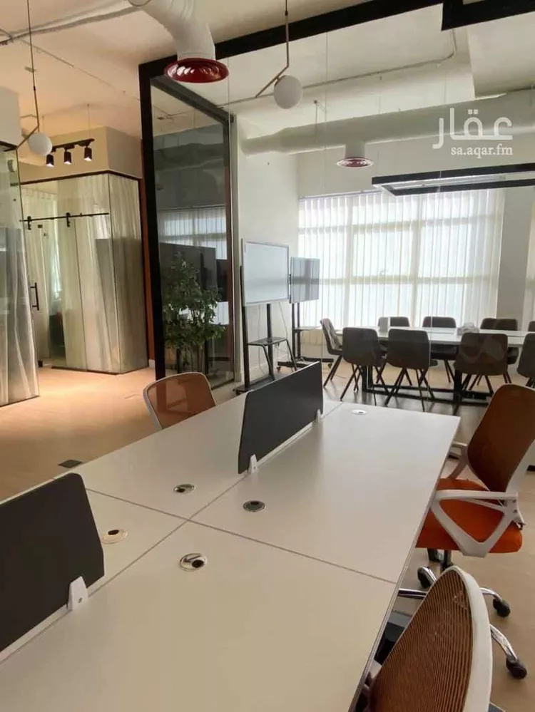 مكتب تجاري للإيجار في شارع طريق عثمان بن عفان الفرعي, حي الإزدهار, مدينة الرياض, منطقة الرياض 1 صورة