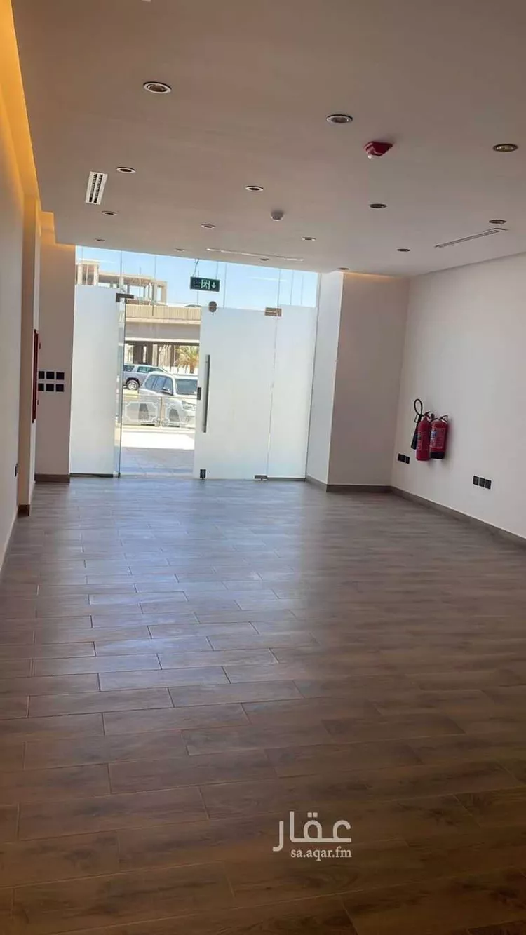 مكتب تجاري للإيجار في شارع ابي بكر الصديق, حي المروج, مدينة تبوك, منطقة تبوك صورة 3